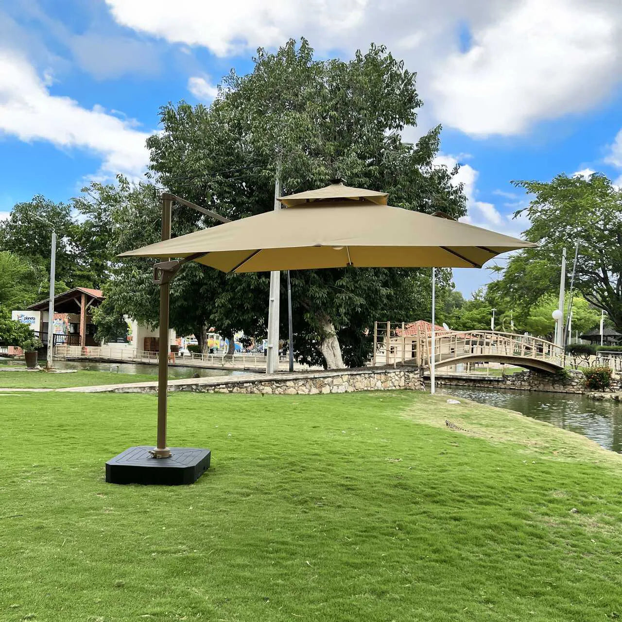 (MEGA PROMOÇÃO) - Ombrelone Parnaso Guarda Sol Gold Led Alumínio 3,0 x 3,0 C/ Base em 100 L